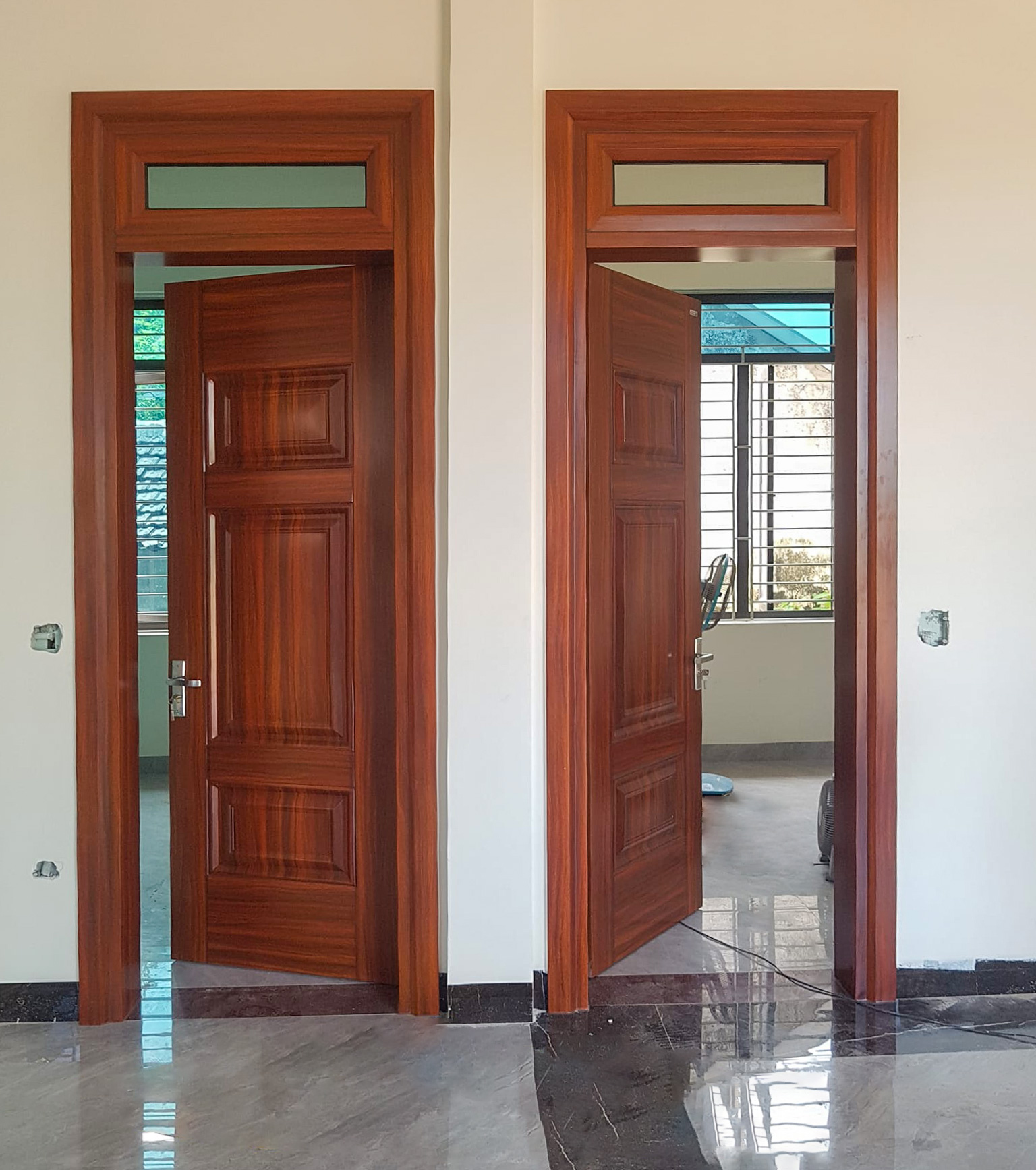 Cửa thép vân gỗ có phù hợp cho phòng ngủ không?