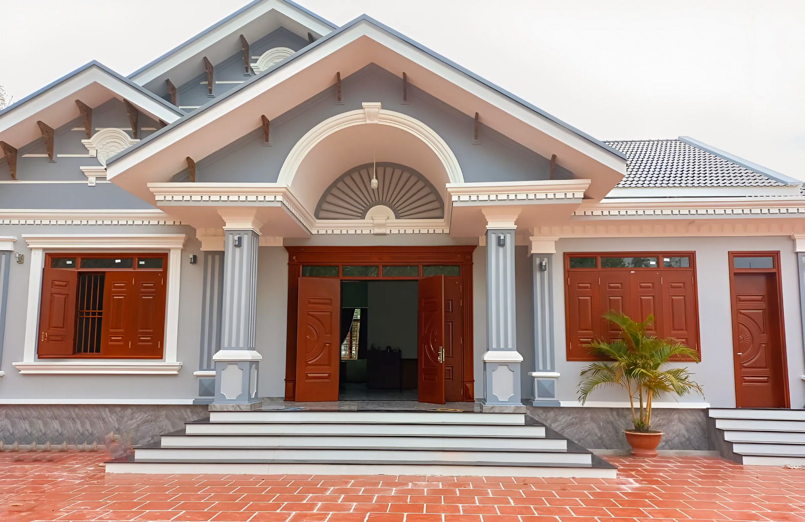 Cửa thép vân gỗ phù hợp với những công trình nào?
